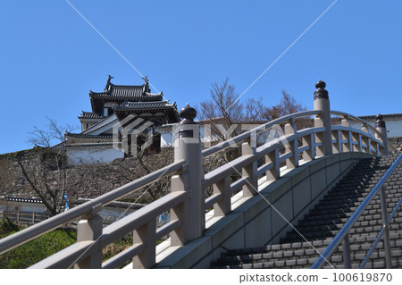 福知山城 從昇龍橋看天守閣 福知山城 從昇龍橋看天守閣 100619870