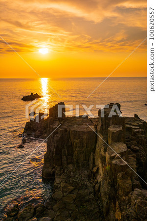 Tojinbo (evening view) 100620557