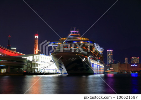 [Hyogo Prefecture] Night view of Kobe Ohashi Bridge and Diamond Princess 100621587