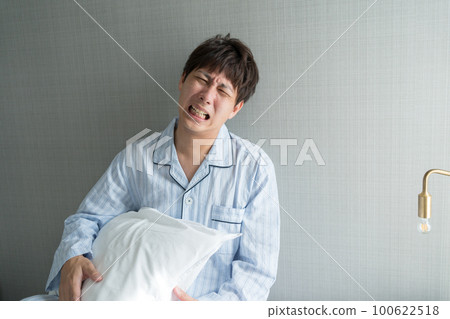 A man in his 40s in the bedroom A man in his 40s in the bedroom 100622518