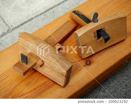 木工工具和格線 100623292