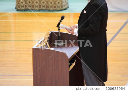 校長在小學畢業典禮上的講話 100623964