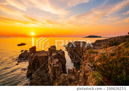 Tojinbo (evening view) 100626253