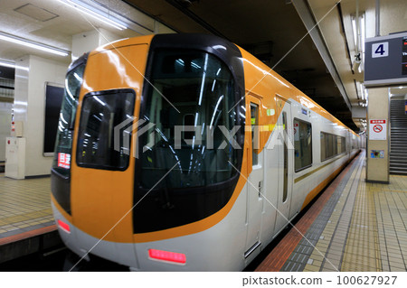 近鐵名古屋站發車的特快列車 近鐵名古屋站發車的特快列車 100627927