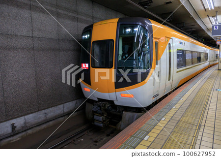 Limited express trains arriving at and departing from Kintetsu Nagoya Station 100627952