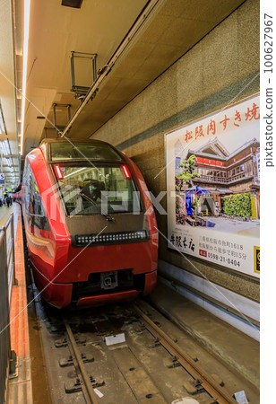Limited express trains arriving at and departing from Kintetsu Nagoya Station 100627967