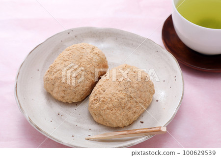 Ohagi and soybean flour 100629539