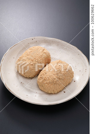 Ohagi and soybean flour Ohagi and soybean flour 100629662