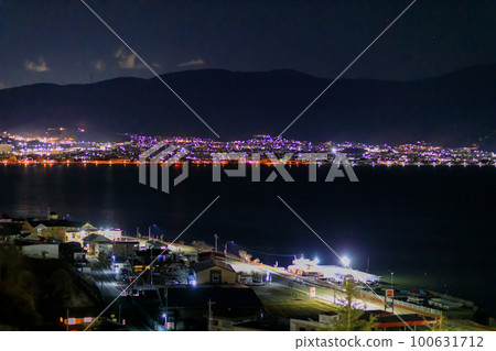 Night view of Lake Suwa sparkling in the clear winter air Night view of Lake Suwa sparkling in the clear winter air 100631712