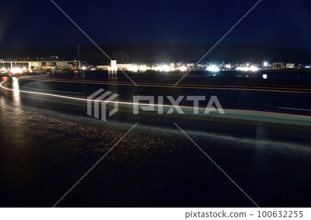 Shooting light trails of fishing boats entering and leaving the Okube fishing port in Yakumo, Hokkaido in early spring Shooting light trails of fishing boats entering and leaving the Okube fishing port in Yakumo, Hokkaido in early spring 100632255