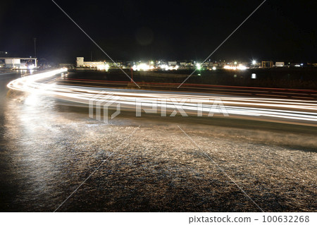 Shooting light trails of fishing boats entering and leaving the Okube fishing port in Yakumo, Hokkaido in early spring Shooting light trails of fishing boats entering and leaving the Okube fishing port in Yakumo, Hokkaido in early spring 100632268