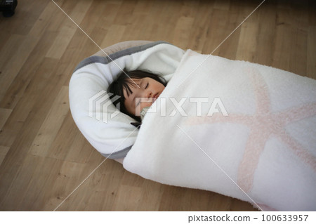 Sleeping girl Sleeping girl 100633957