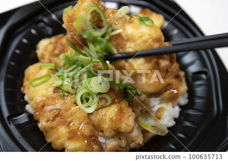 Supermarket side dish lunch "Chicken tempura bowl" 100635713