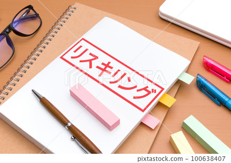 Reskilling image 100638407