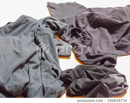 凌亂的衣服 凌亂的衣服 100639754