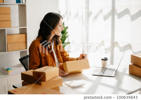 smartphone, female, woman 100639843