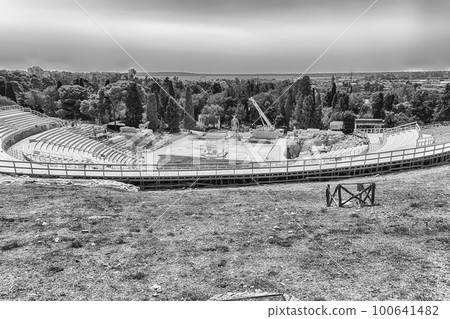 Scenic view of the Greek theatre of Syracuse, Sicily, Italy 100641482