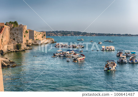 View of the scenic waterfront of Ortygia, Syracuse, Sicily, Italy 100641487