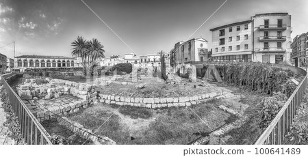 Temple of Apollo, landmark on Ortygia Island, Syracuse, Sicily, Italy 100641489