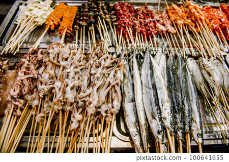 Street for tourists, traditional street food Street for tourists, traditional street food 100641655