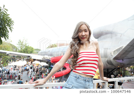 Girl in Travel 100647546