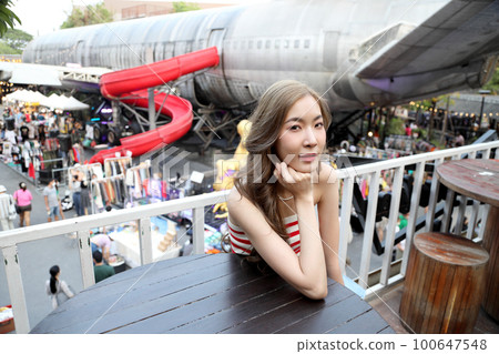 Girl in Travel 100647548