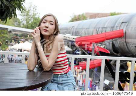 Girl in Travel 100647549