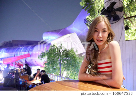 Girl in Travel 100647553
