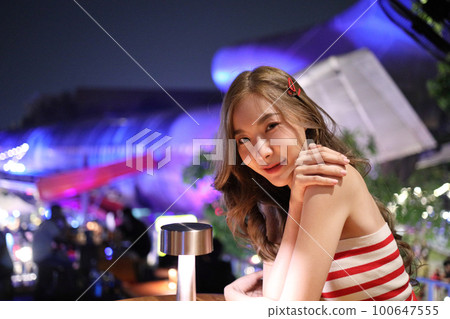Girl in Travel 100647555