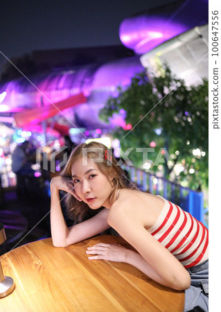 Girl in Travel 100647556