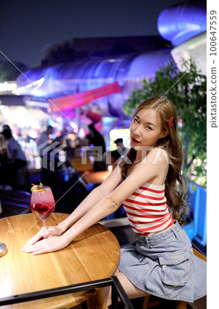 Girl in Travel 100647559
