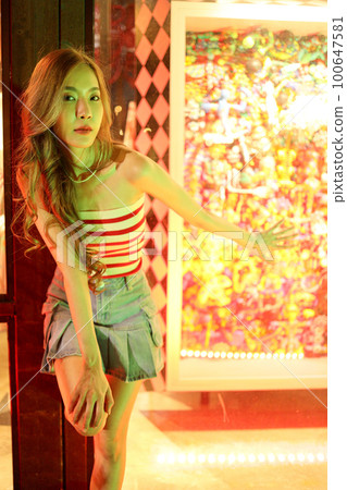Girl in Travel 100647581