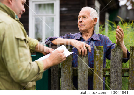 Elderly man having conversation with real estate manager Elderly man having conversation with real estate manager 100648413