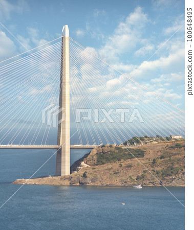 Yavuz Sultan Selim suspension bridge, near the Black Sea entrance of the Bosphorus, Sariyer district, Istanbul, Turkey Yavuz Sultan Selim suspension bridge, near the Black Sea entrance of the Bosphorus, Sariyer district, Istanbul, Turkey 100648495