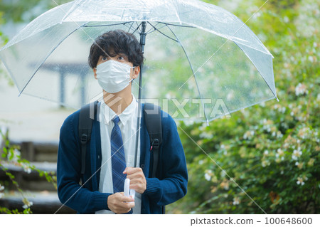 High school student mask rain 100648600