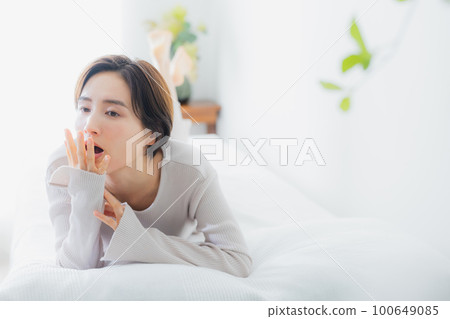 臥室裡的女人》 100649085