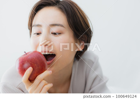 臥室裡的女人》 臥室裡的女人》 100649124