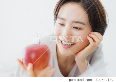 臥室裡的女人》 臥室裡的女人》 100649129