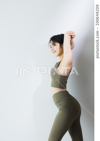 短髮女影 100649209