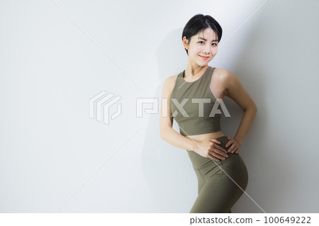 短髮女影 100649222