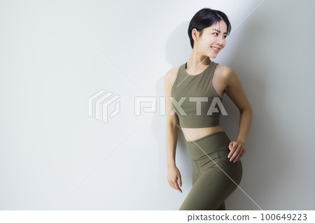 短髮女影 100649223