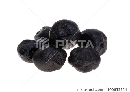 dried olives isolated dried olives isolated 100653724