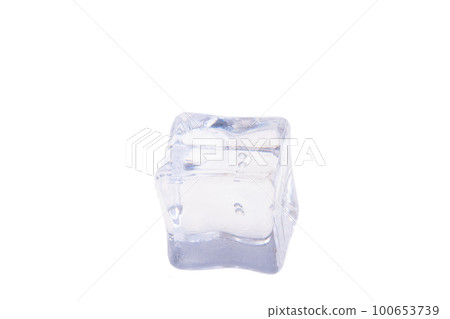ice cubes isolated 100653739