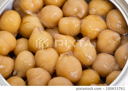 boiled chickpeas isolated 100653761