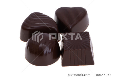 chocolate candies 100653932