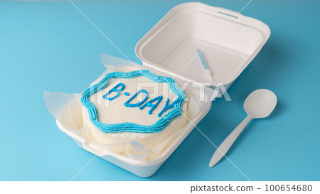 Close-up of birthday bento cake 100654680