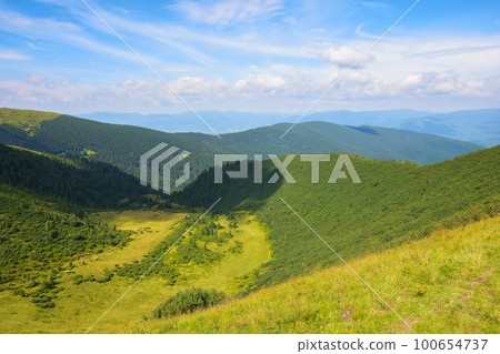 countryside mountain landscape. mountains of chornohora ridge. sunny morning in summer 100654737