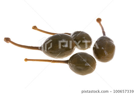 caper isolated 100657339