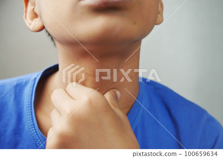 unrecognized man suffering throat pain close up  100659634