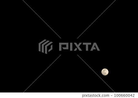 A 13.8-year-old small moon in the night sky in Hakushu-cho, Hokuto City (Position: lower right) A 13.8-year-old small moon in the night sky in Hakushu-cho, Hokuto City (Position: lower right) 100660042